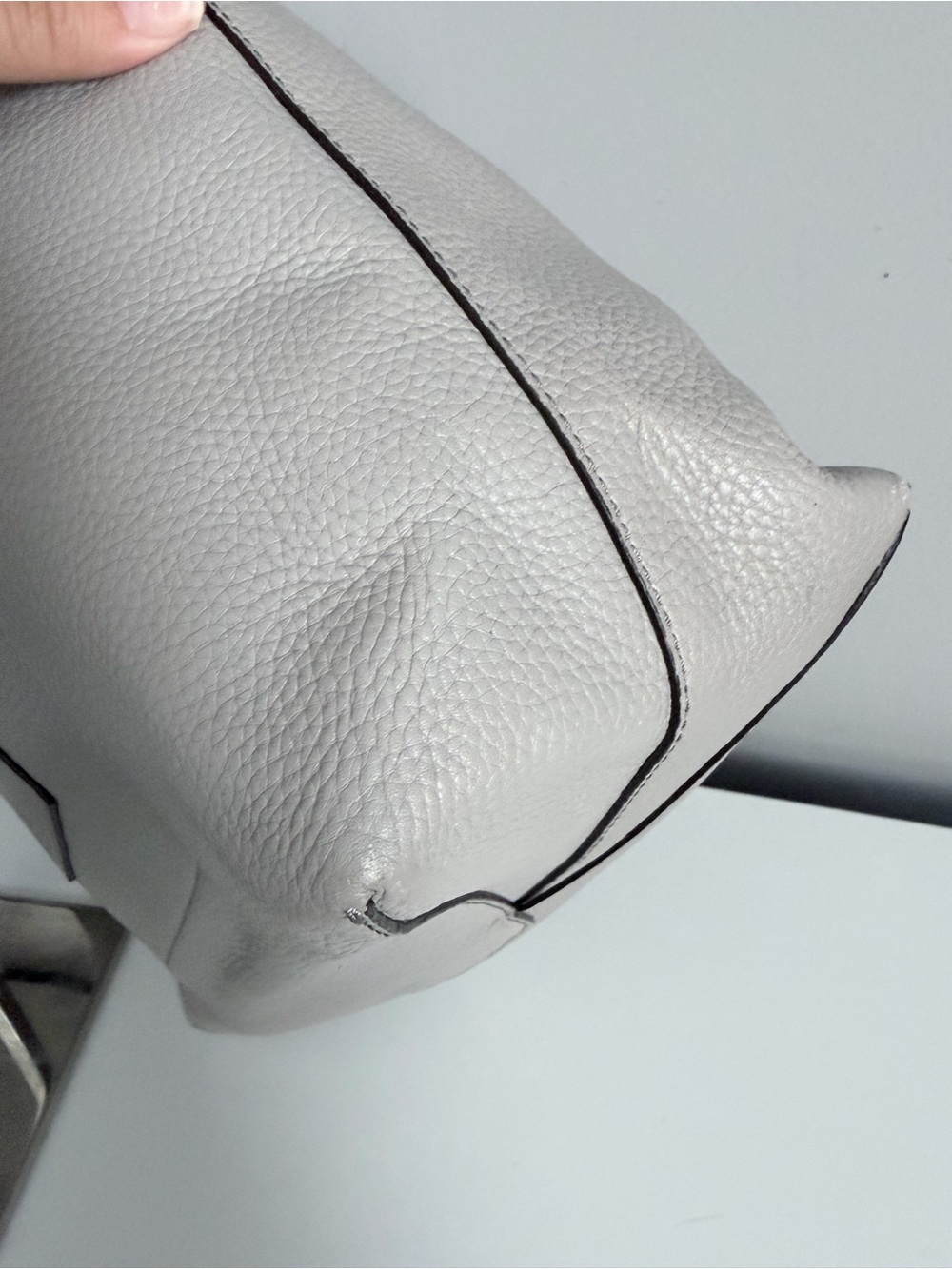 Michael Kors Junie Large Hobo bag in Pearl Grey pebbled leather - Picture 6 of 6